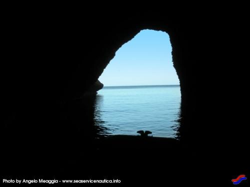 Santa-Caterina-di-Pittinuri-Interno-grotta-di-Cagaragas